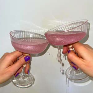 Rosa glitrende martini med EAT ME spiselig glitter fra Glitter Eco Lovers