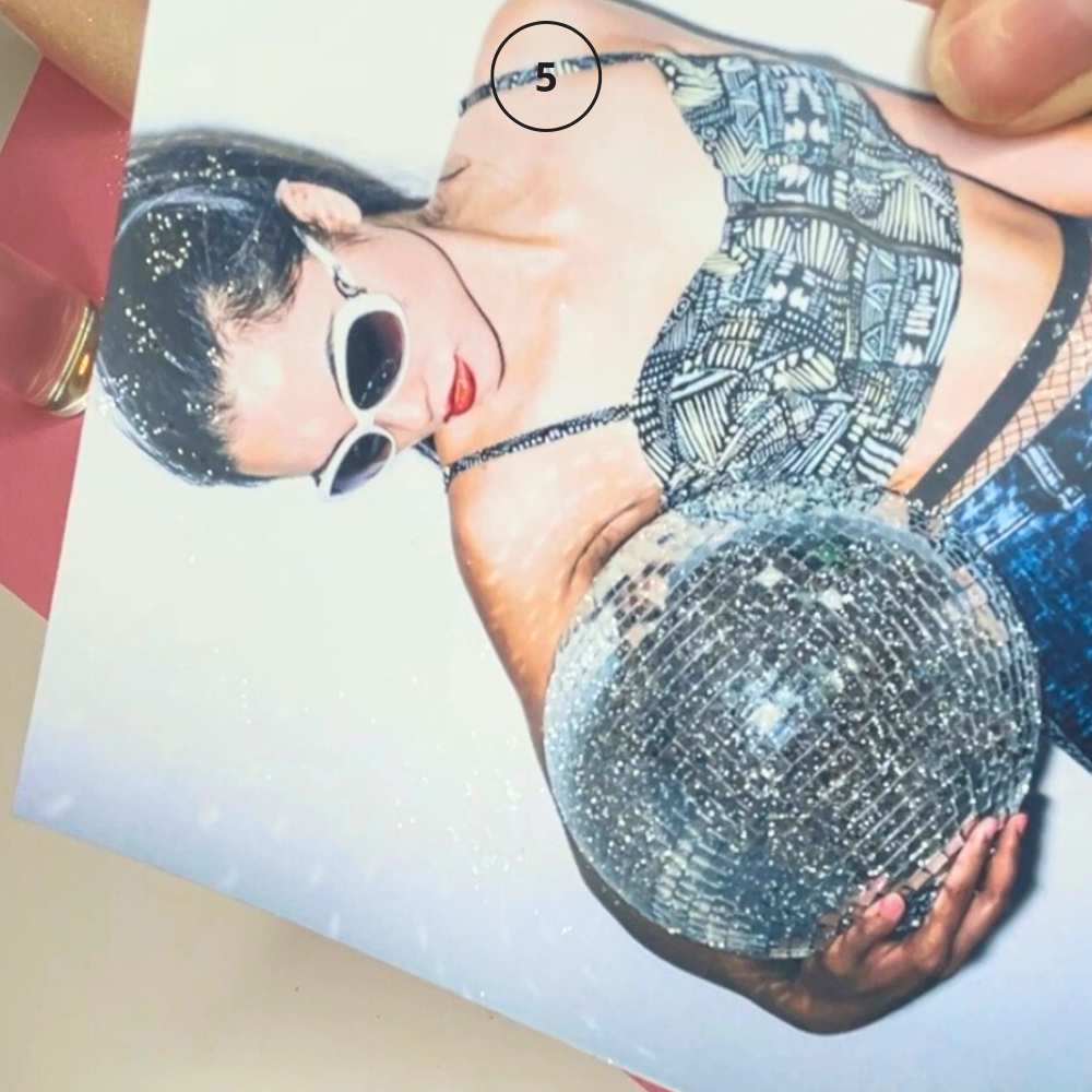 Ferdig dekorert bilde med glitter fra DIY glitter kit